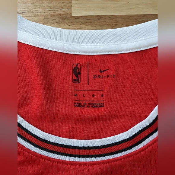 Lonzo Ball Bulls Jersey Ref - Picture 3 of 3